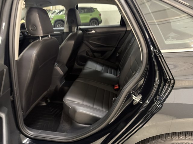 Certified 2024 Volkswagen Jetta SE FWD image 21