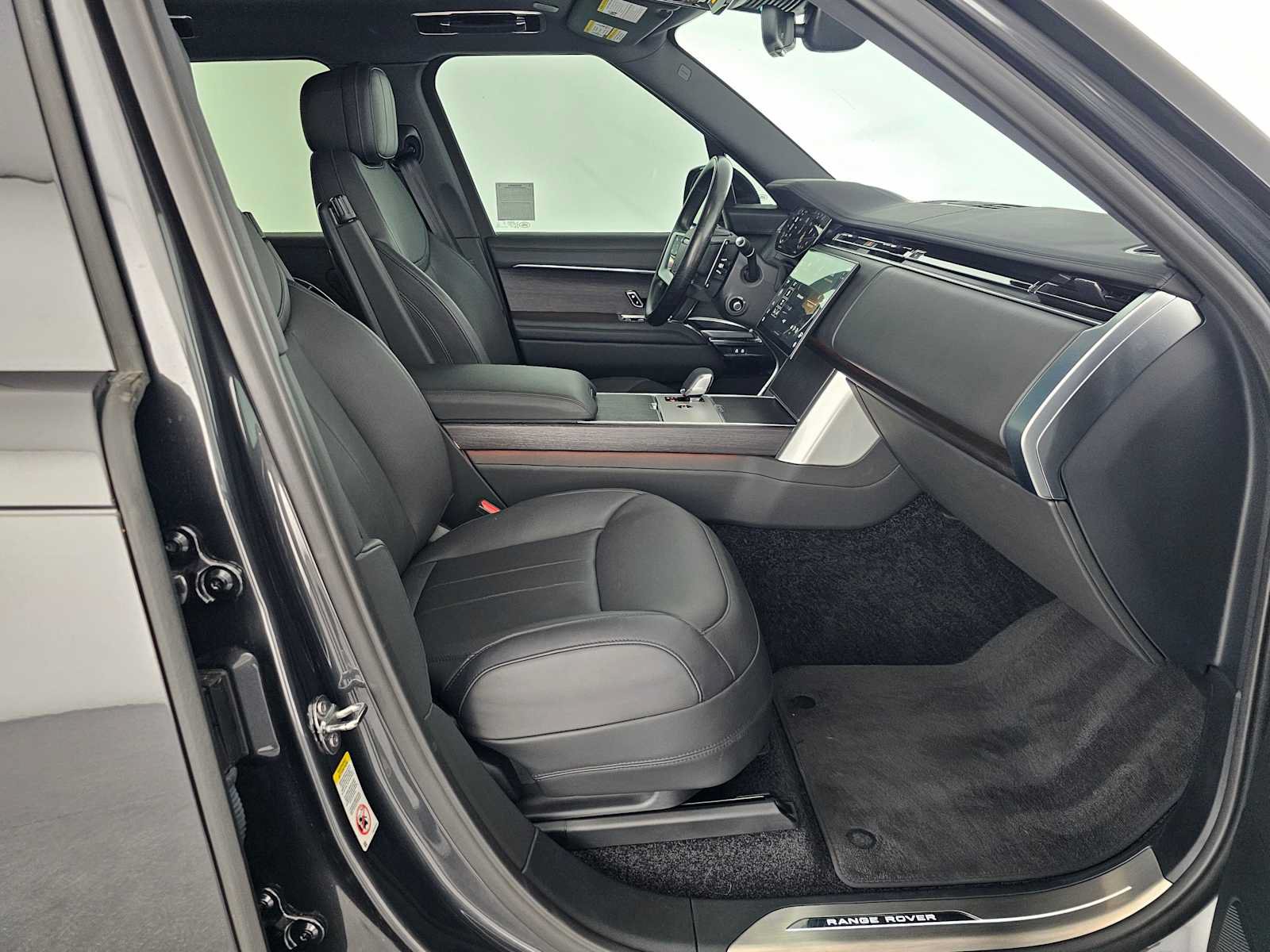 Used 2025 Land Rover Range Rover SE AWD/4WD image 10