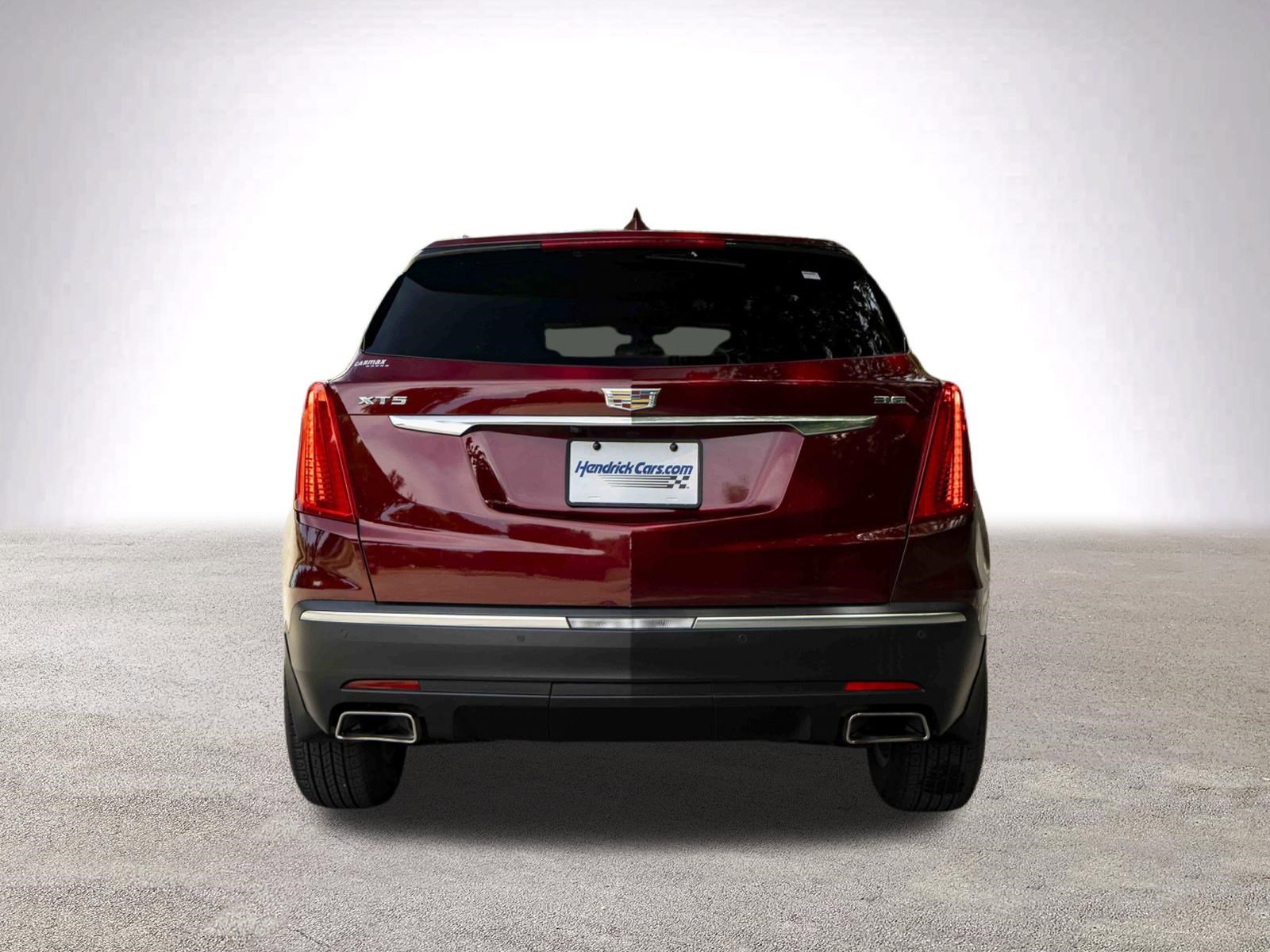 Used 2017 Cadillac XT5 Luxury w/ Driver Awareness Package FWD image 8