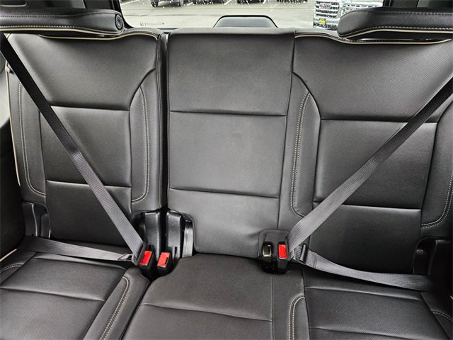 Used 2023 GMC Yukon SLT w/ SLT Premium Package image 17