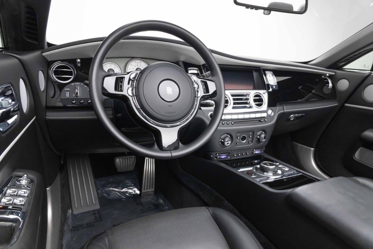 Used 2019 Rolls-Royce Dawn RWD image 6