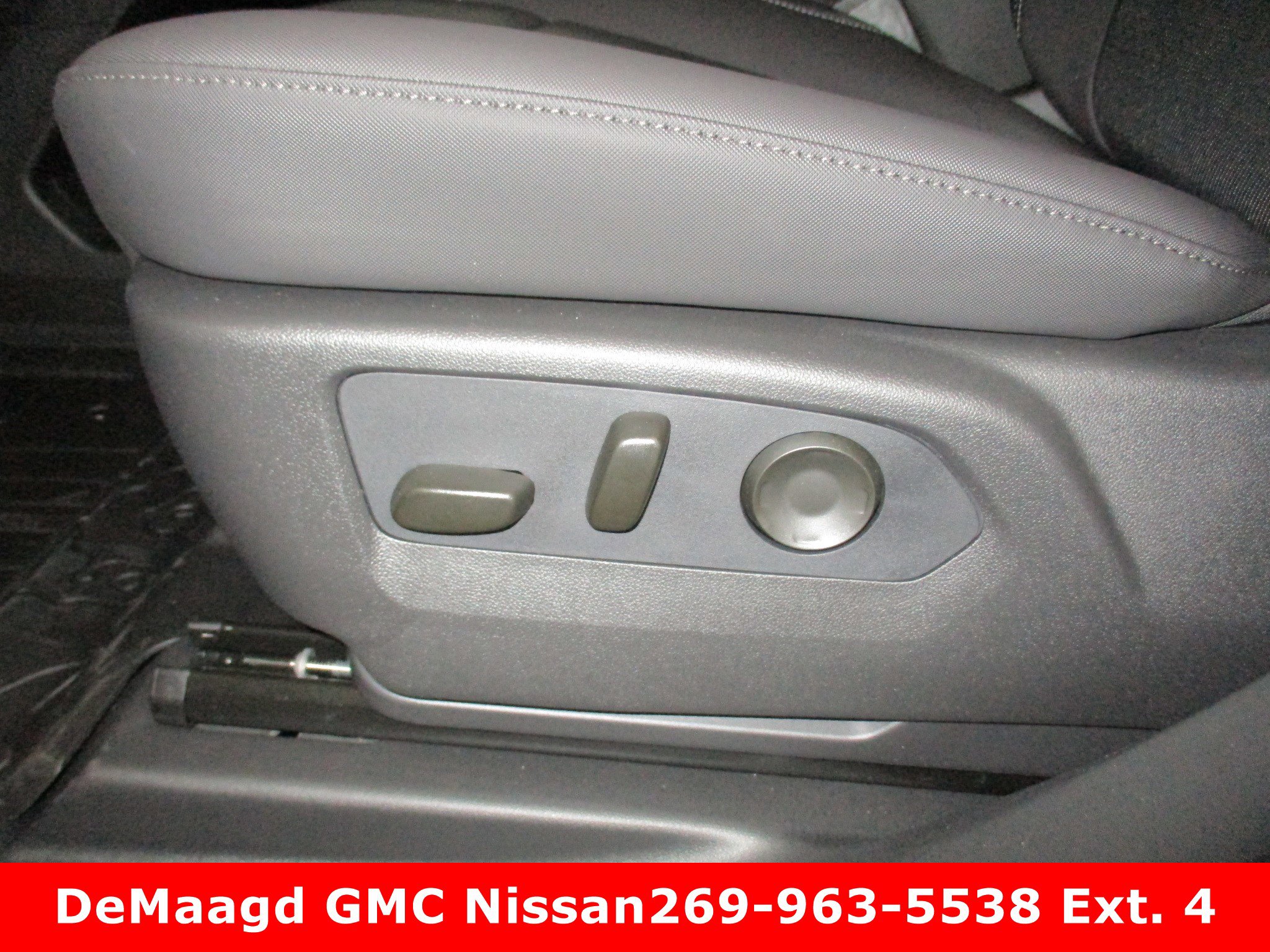 New 2026 GMC Hummer EV 4x4 Crew Cab w/ LPO, Dark Essentials Package image 19