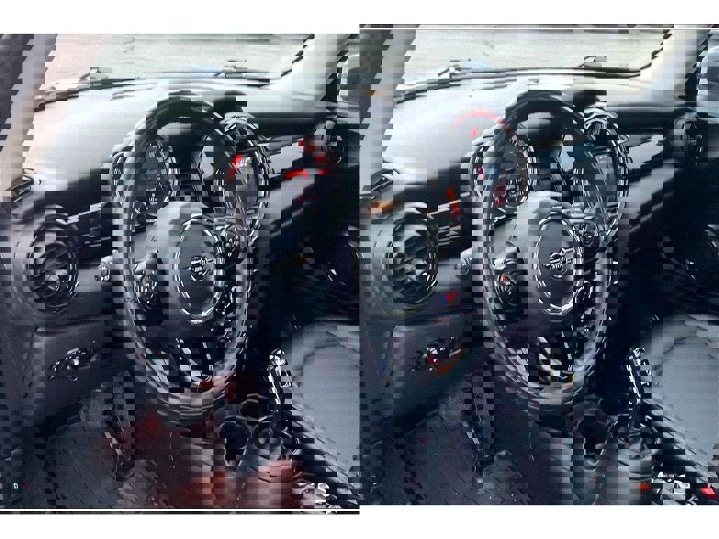 Used 2020 MINI Cooper 2-Door Hardtop image 16