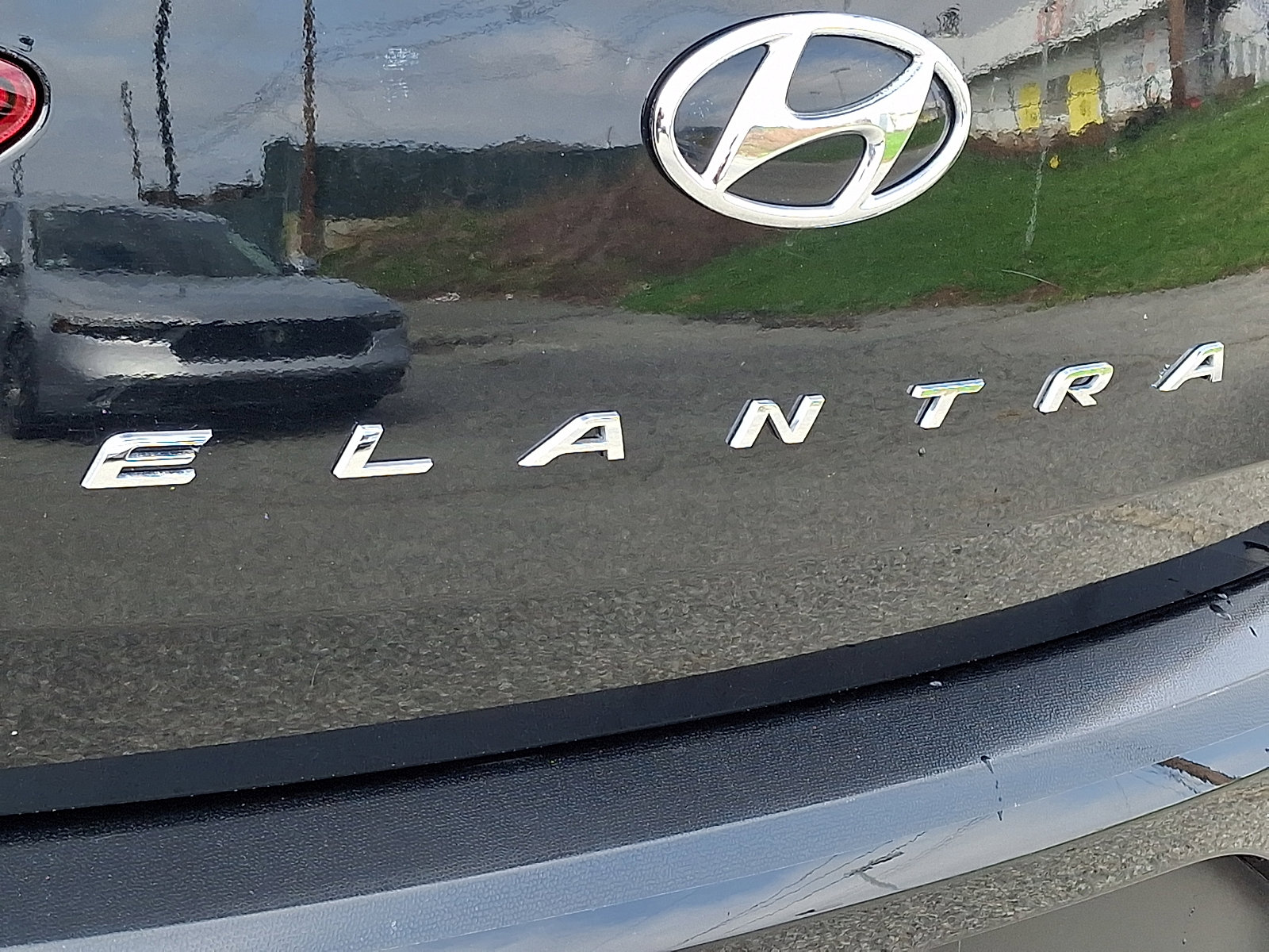 Used 2019 Hyundai Elantra SE image 28