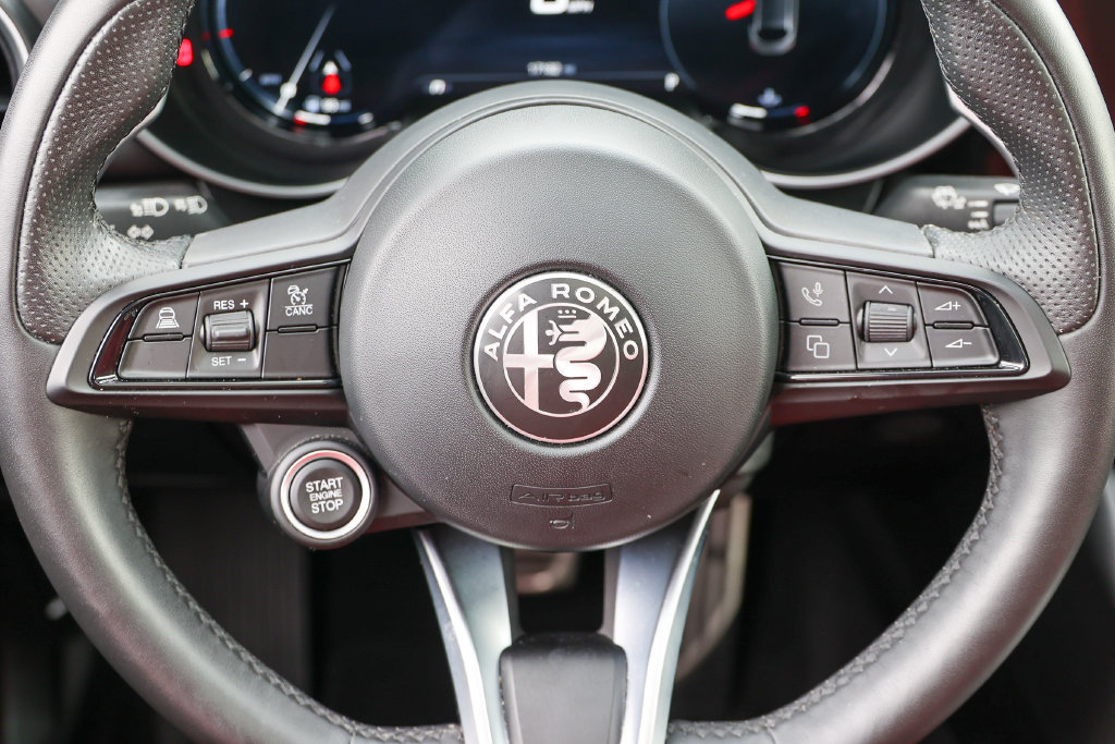 Used 2024 Alfa Romeo Giulia Veloce RWD image 9