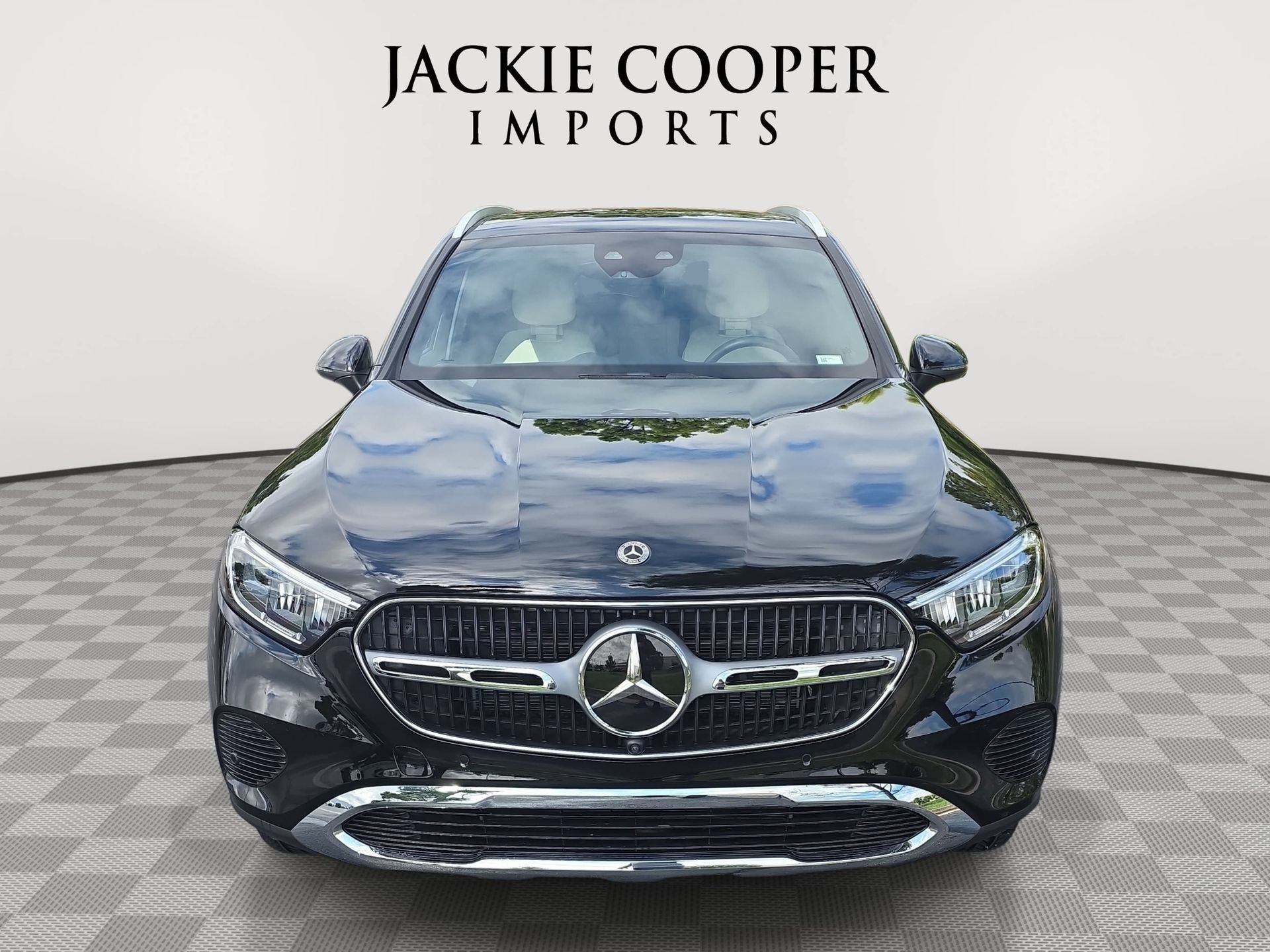 Used 2024 Mercedes-Benz GLC 300 4MATIC image 2