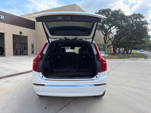 Used 2023 Volvo XC90 B6 Plus w/ Protection Package Premier AWD/4WD image 4