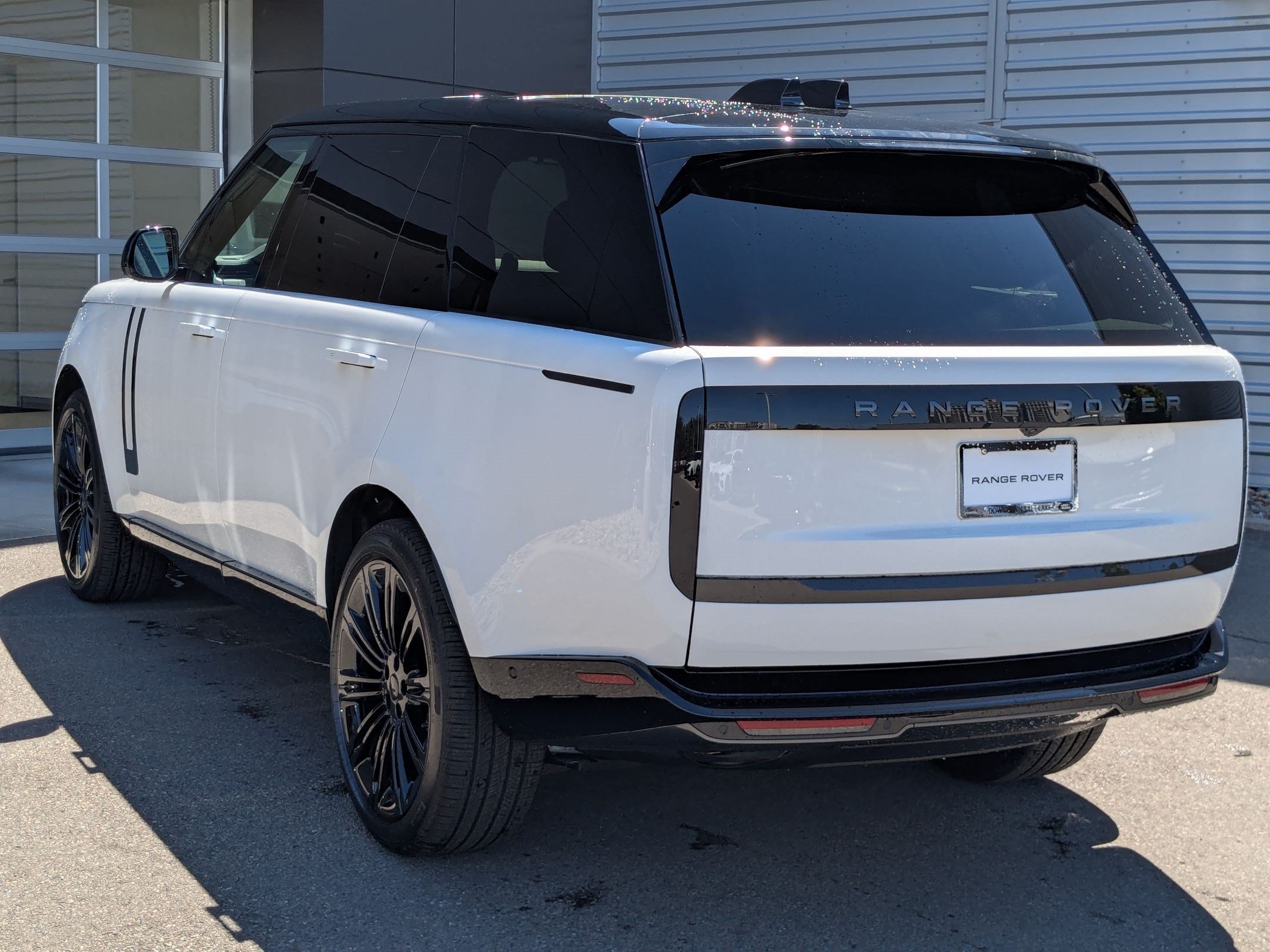 New 2026 Land Rover Range Rover Long Wheelbase SE AWD/4WD image 7