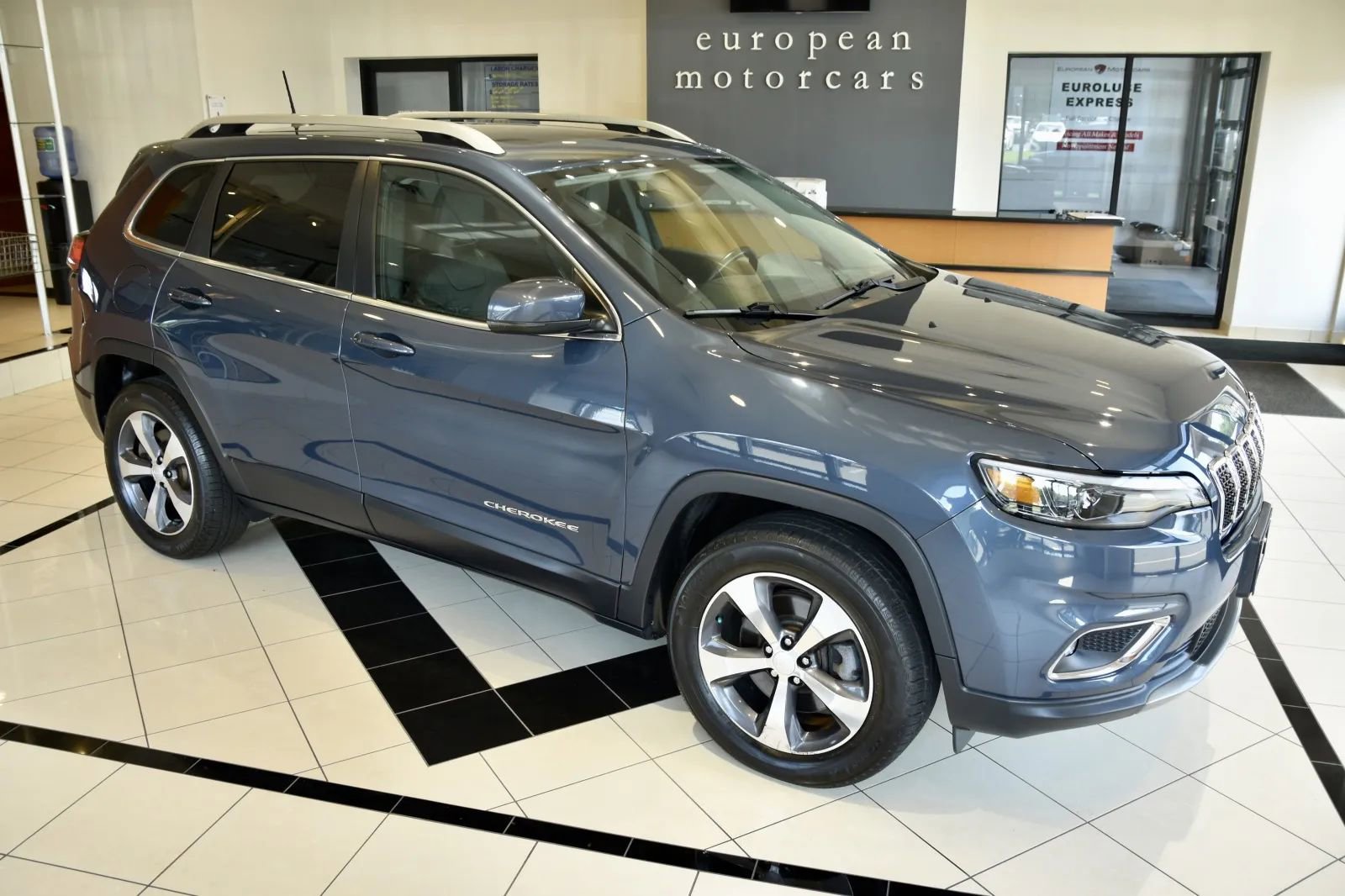 Used 2019 Jeep Cherokee Limited image 7