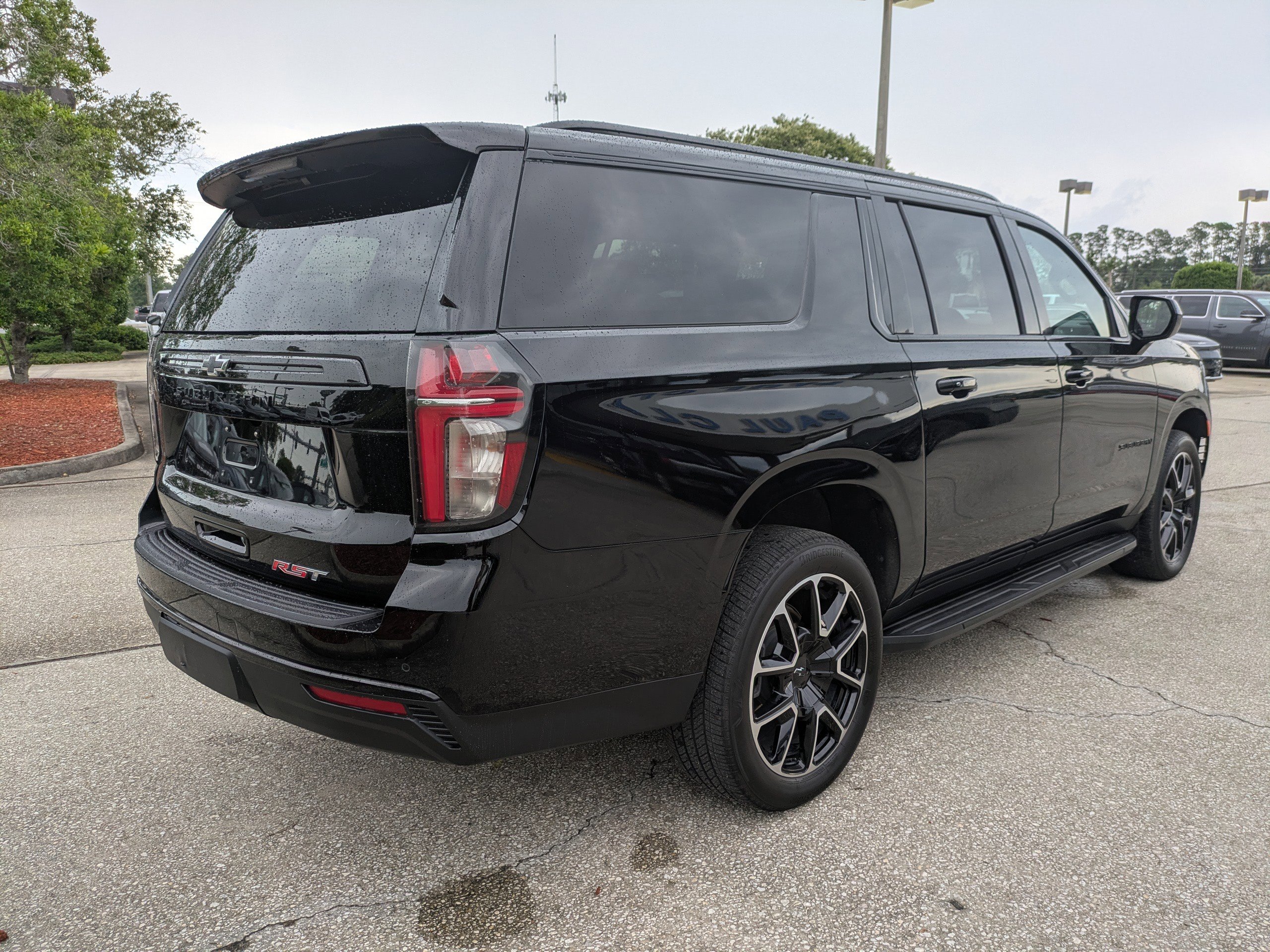 Used 2024 Chevrolet Suburban RST image 4