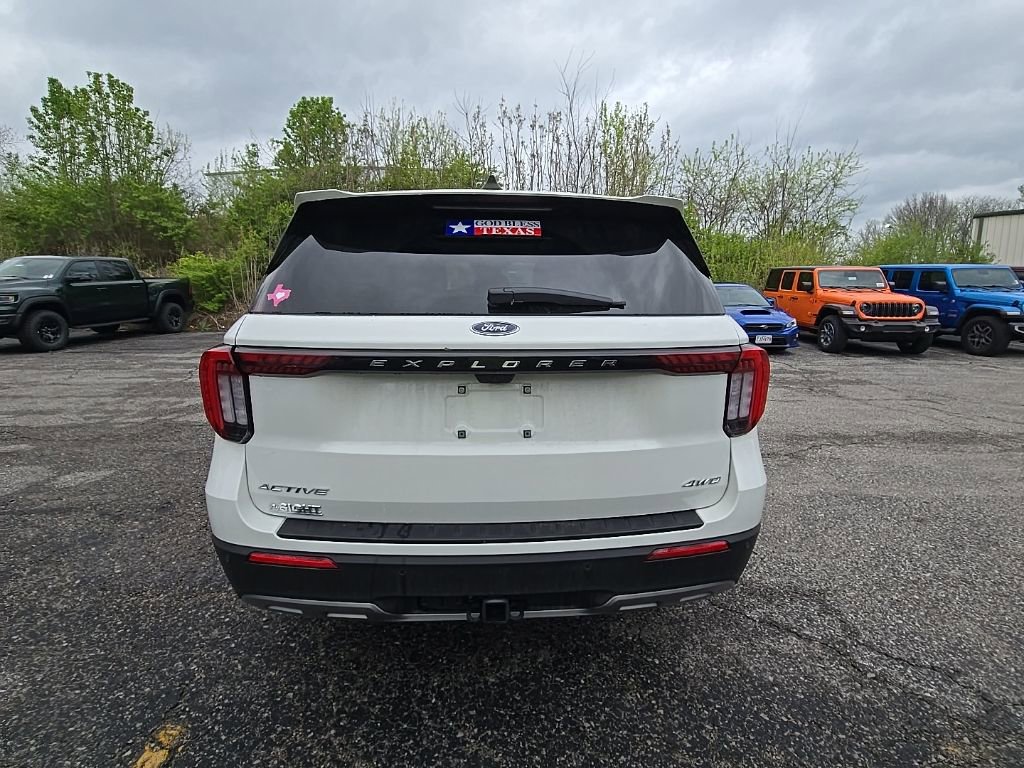 Used 2025 Ford Explorer Active w/ Active Comfort Package image 6