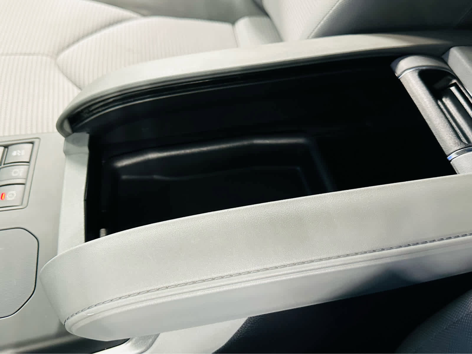 Certified 2023 Toyota Highlander LE image 17