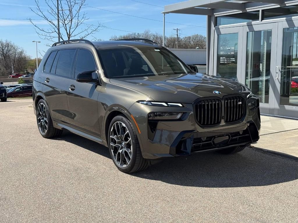 Used 2026 BMW X7 M60i w/ Executive Package image 1