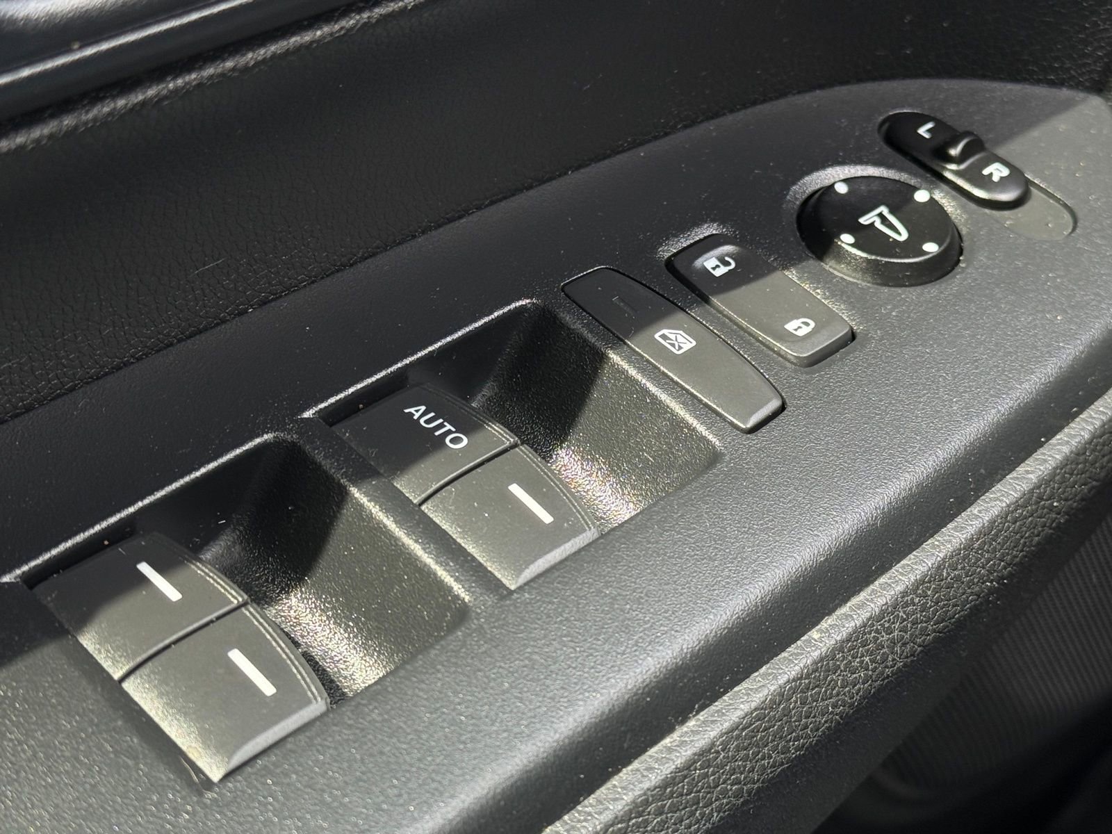 Used 2019 Honda CR-V LX image 32