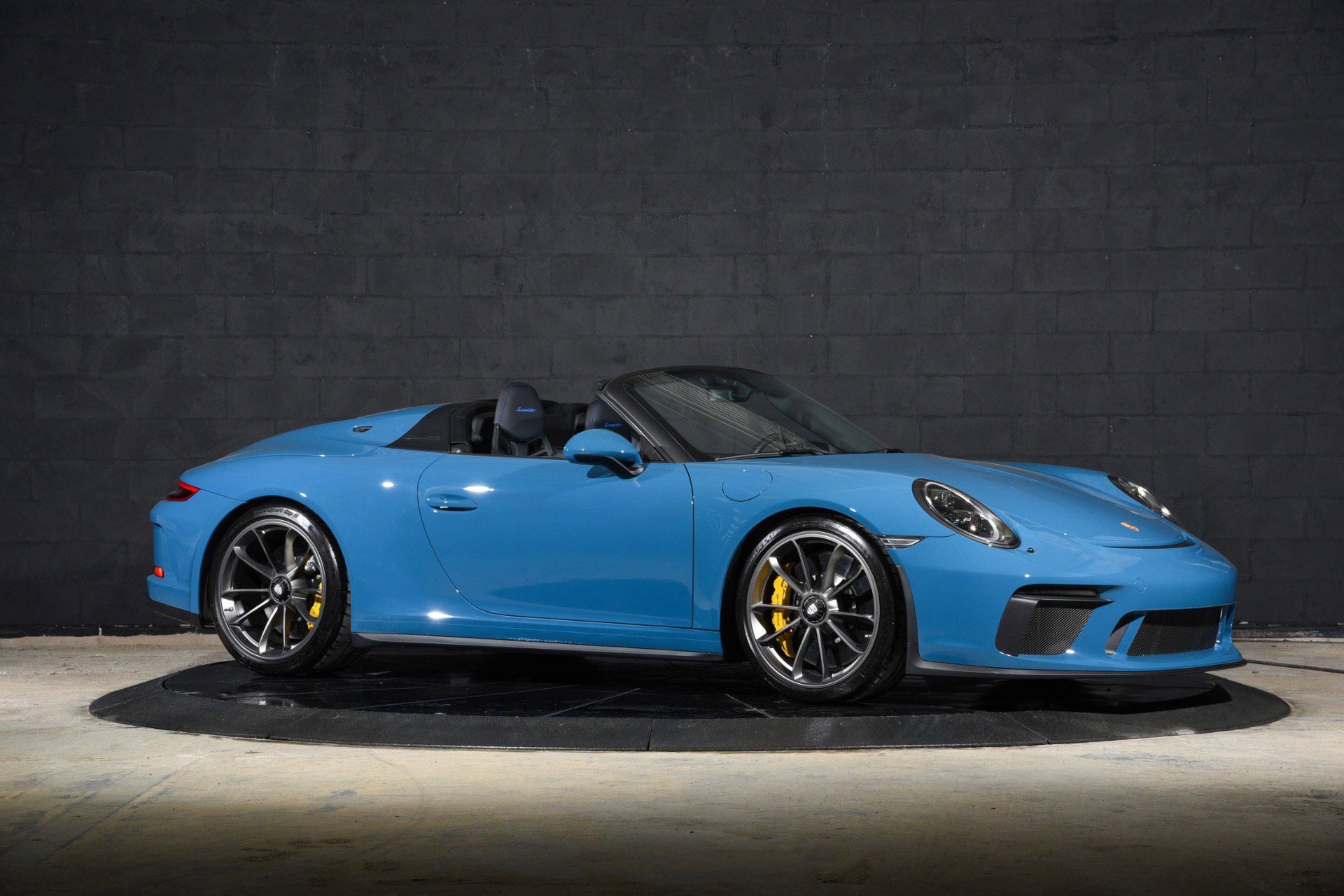 Used 2019 Porsche 911 Speedster RWD image 2