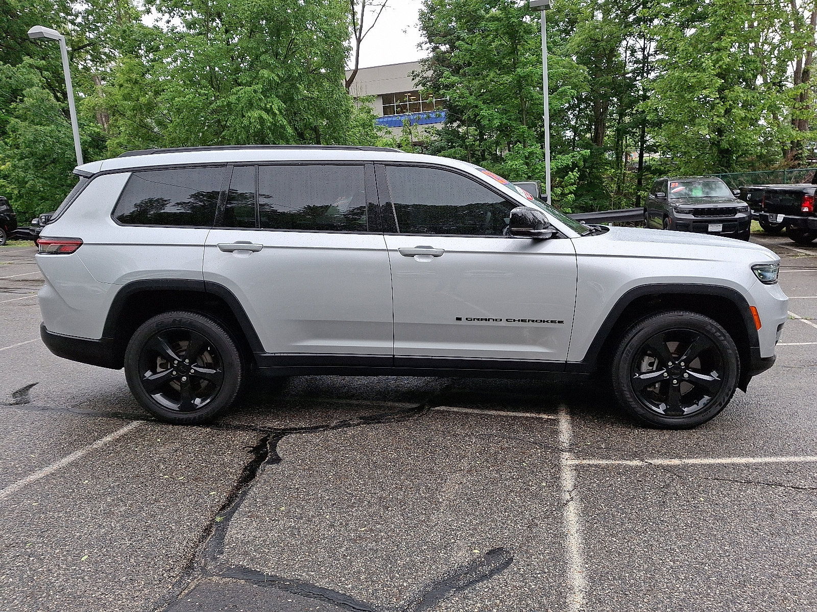 Certified 2023 Jeep Grand Cherokee L Laredo image 7