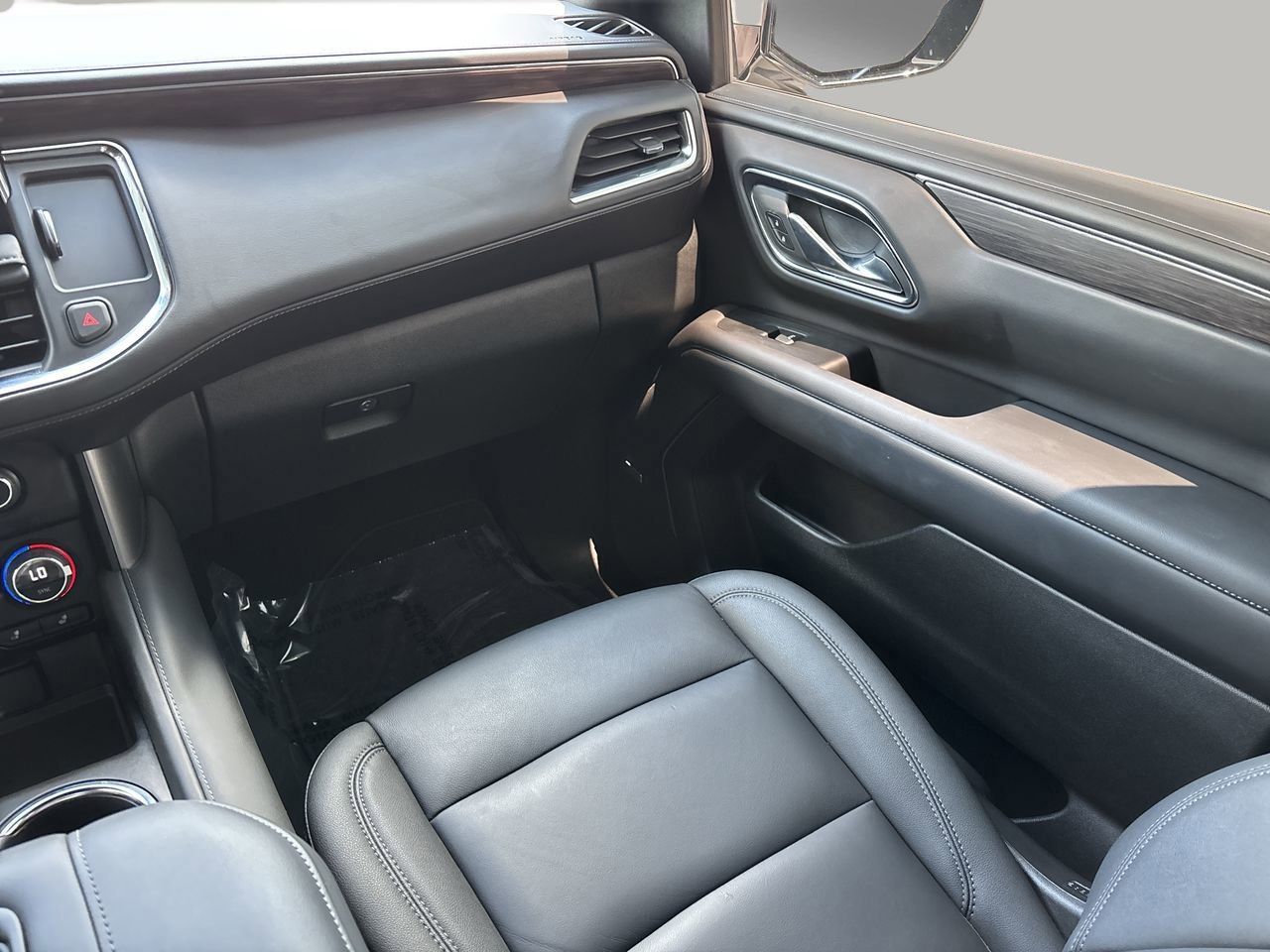 Used 2024 Chevrolet Tahoe Z71 w/ Luxury Package AWD/4WD image 16