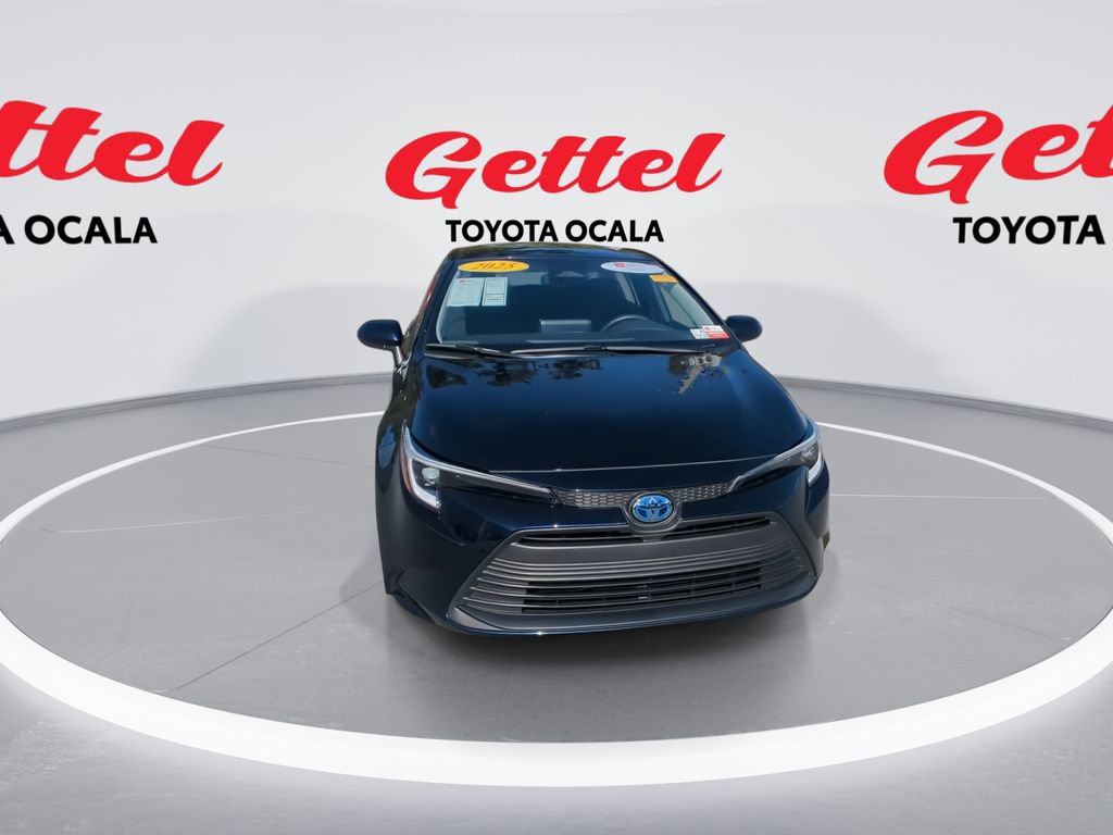 Used 2025 Toyota Corolla LE image 3
