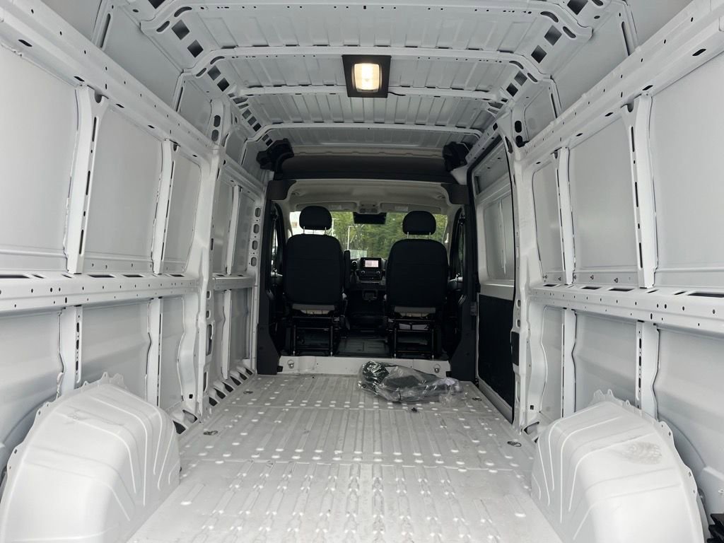 Used 2025 RAM ProMaster 2500 w/ Convenience Group image 12