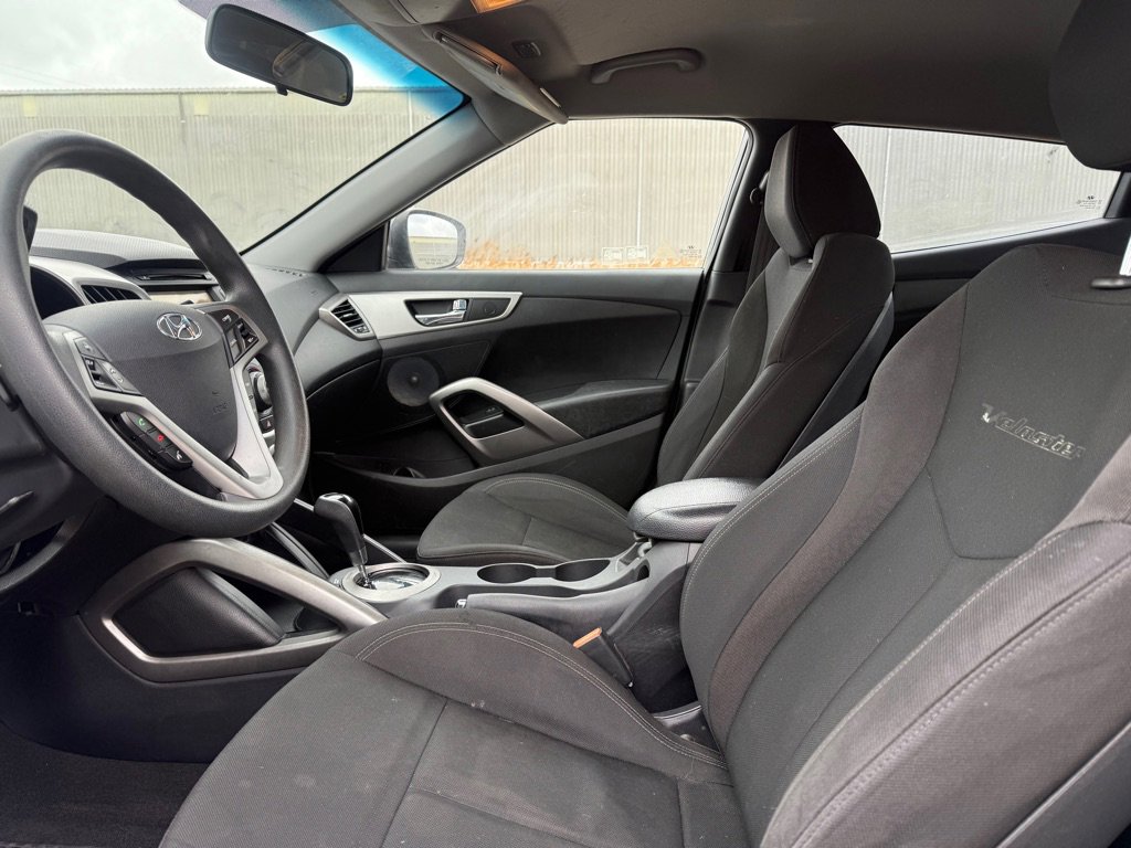 Used 2016 Hyundai Veloster FWD image 8