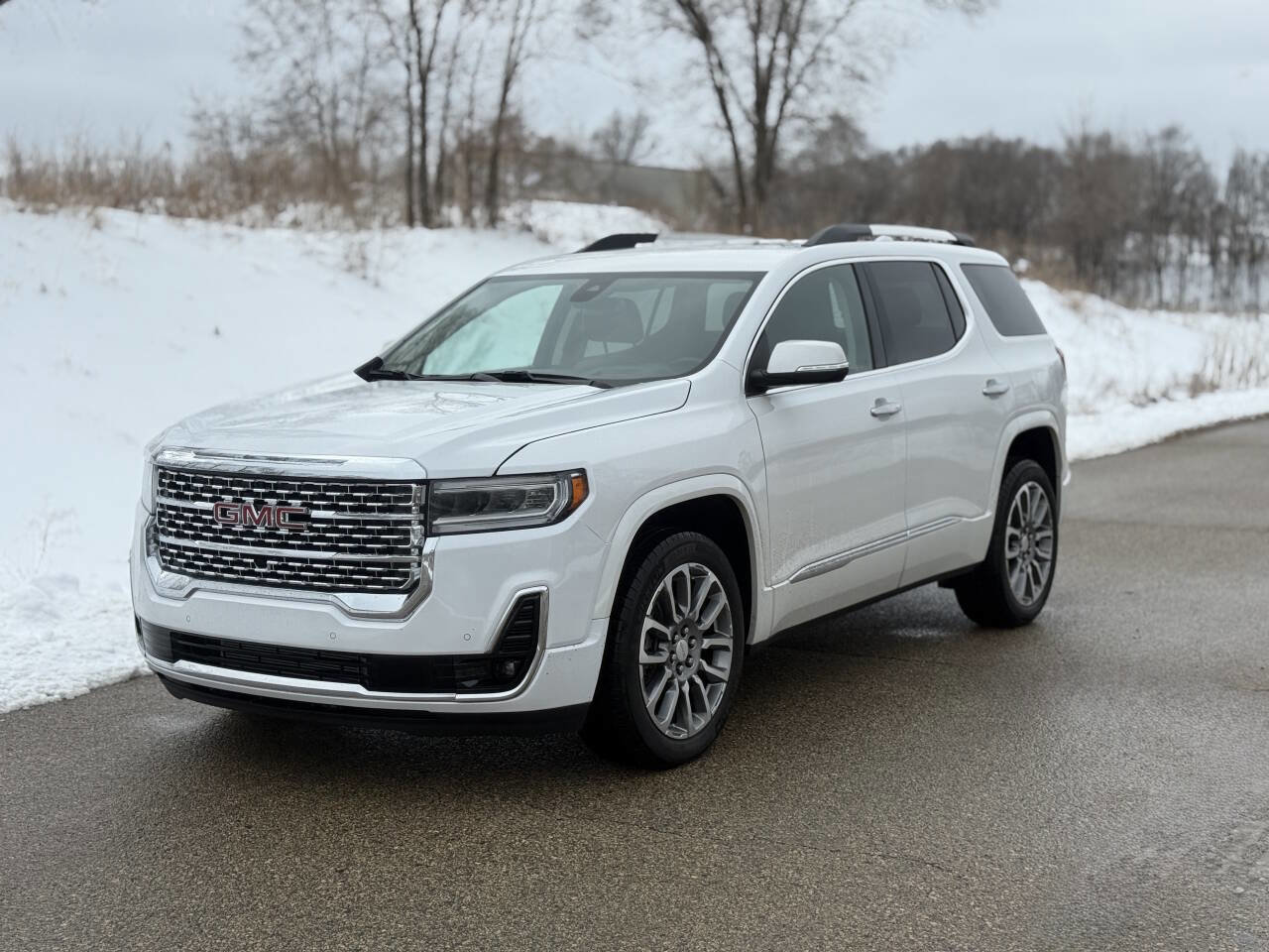 Used 2023 GMC Acadia Denali w/ Trailering Package AWD/4WD image 4