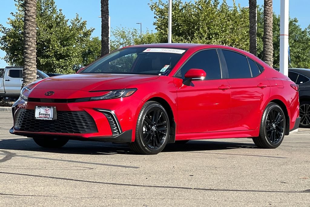 Used 2026 Toyota Camry SE FWD image 10