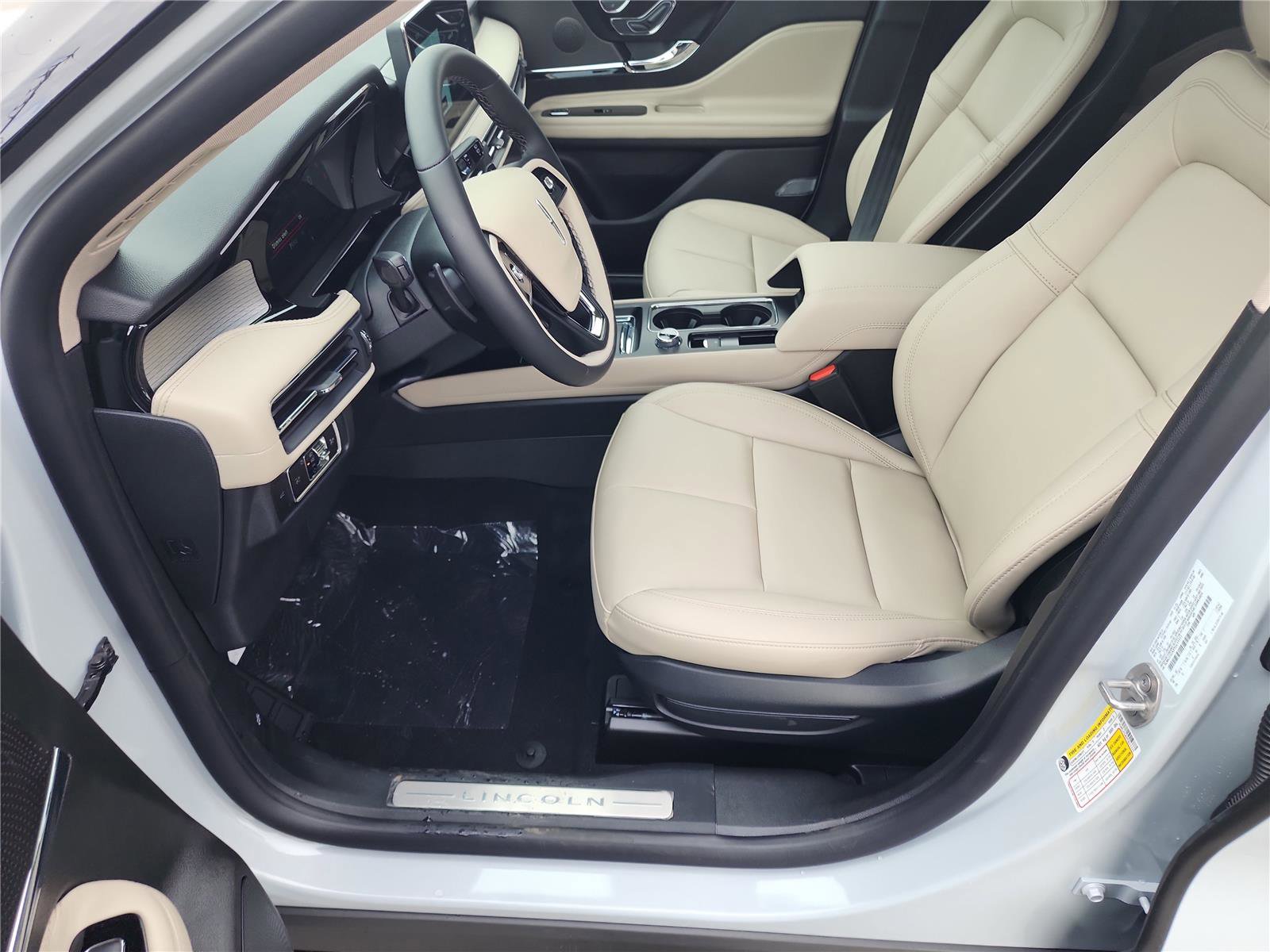 New 2026 Lincoln Corsair Premiere image 13