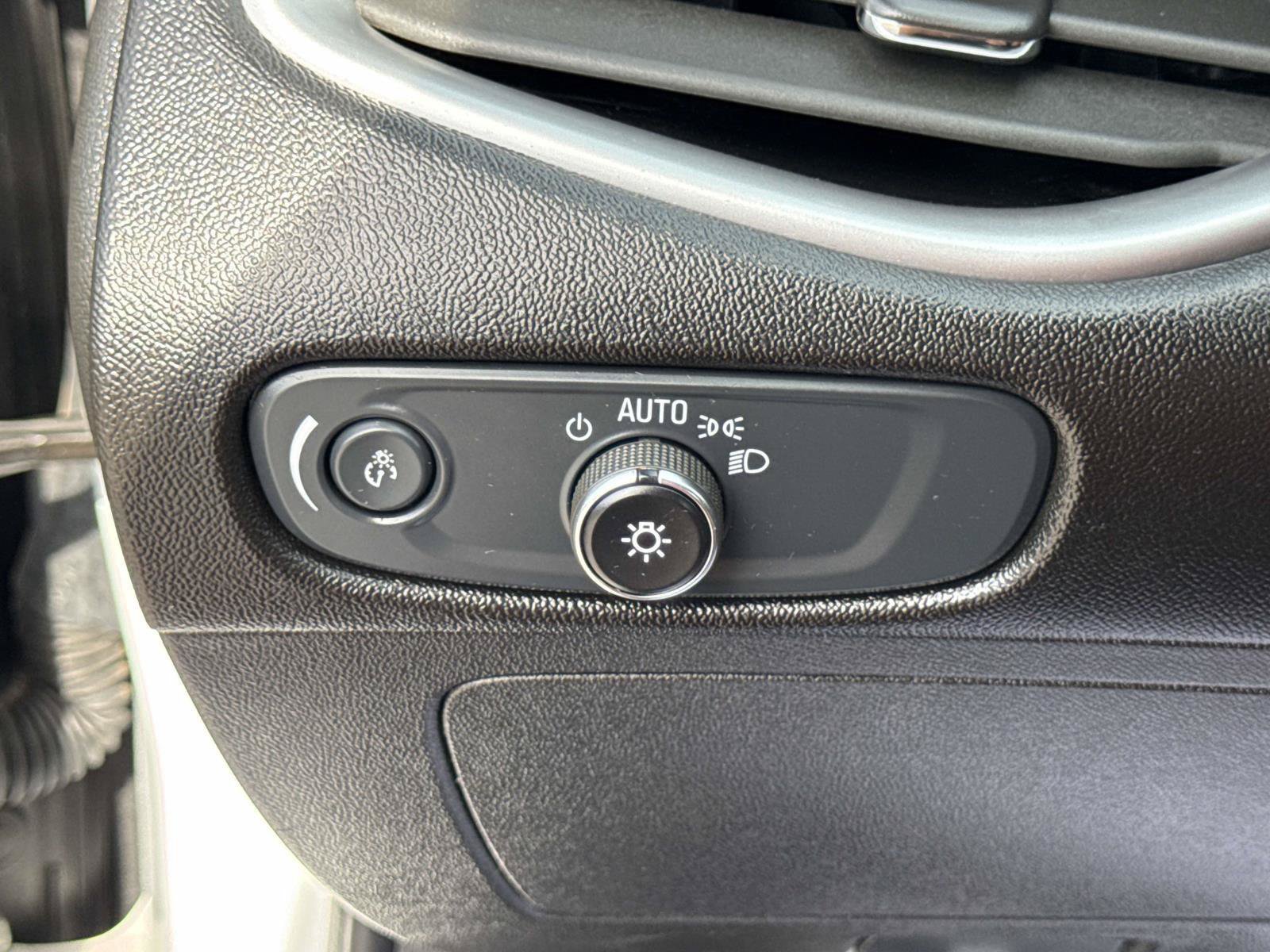 Used 2024 Chevrolet Malibu LT FWD image 18