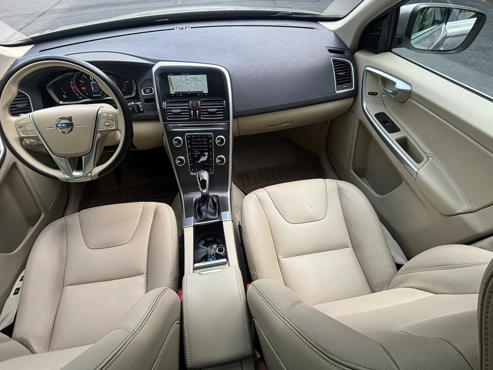 Used 2016 Volvo XC60 T5 Premier w/ Proximity Package FWD image 18