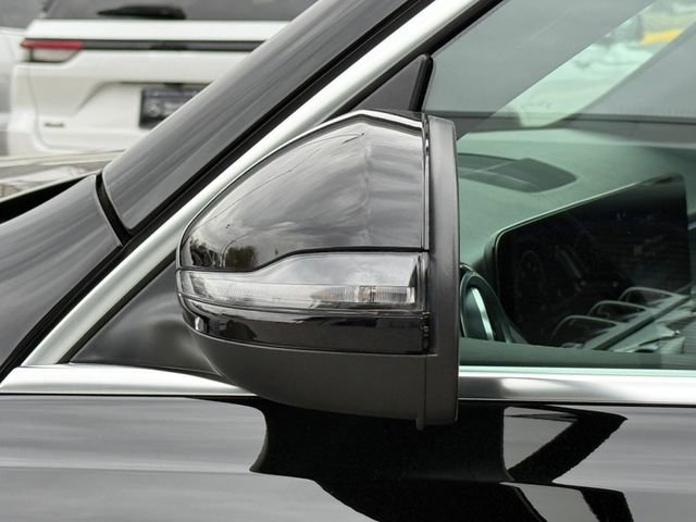 Used 2025 Mercedes-Benz GLB 250 4MATIC image 36