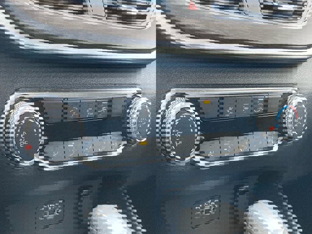 Used 2025 Nissan Altima 2.5 SV image 22