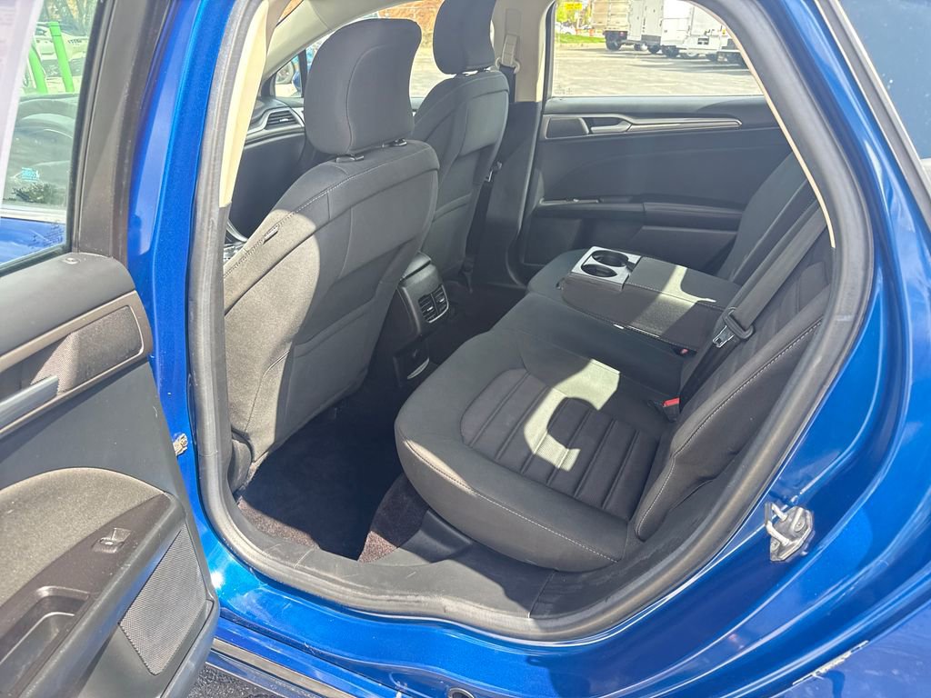 Used 2017 Ford Fusion SE w/ Fusion SE Technology Package FWD image 13