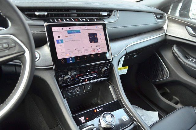 New 2025 Jeep Grand Cherokee Limited image 21