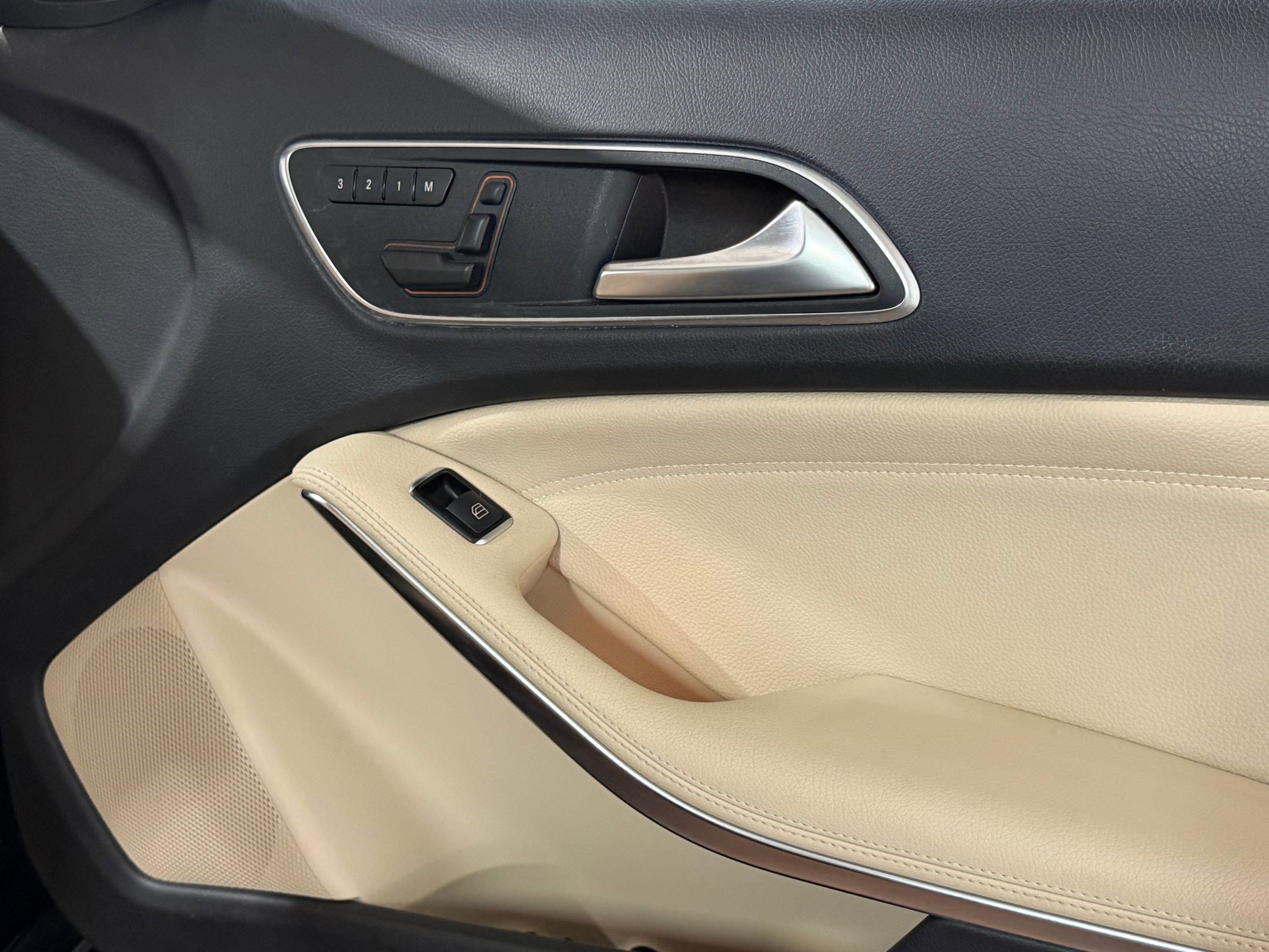 Used 2015 Mercedes-Benz GLA 250 image 41