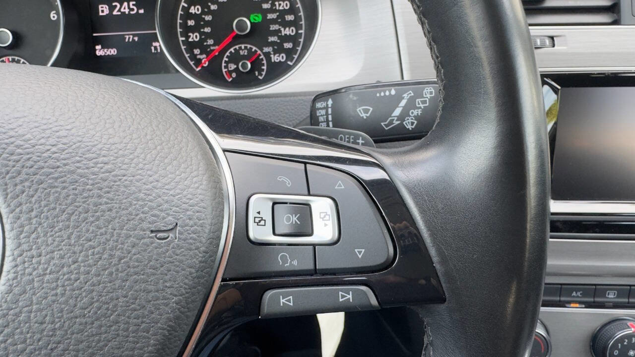 Used 2015 Volkswagen Golf S image 12