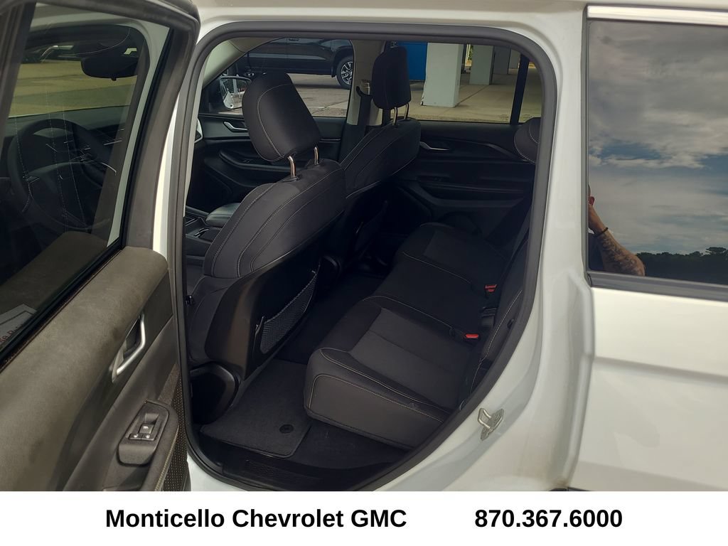 Used 2023 Jeep Grand Cherokee Laredo w/ Luxury Tech Group I AWD/4WD image 26
