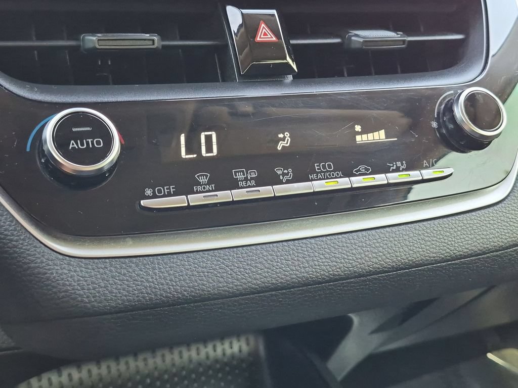 Used 2022 Toyota Corolla LE FWD image 29