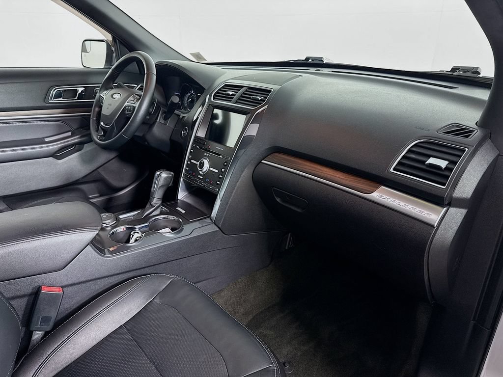 Used 2017 Ford Explorer Limited AWD/4WD image 29