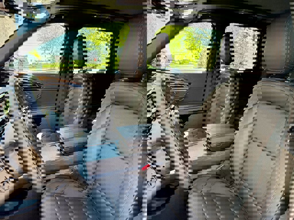 New 2025 Lincoln Nautilus Premier w/ Equipment Group 102A image 10