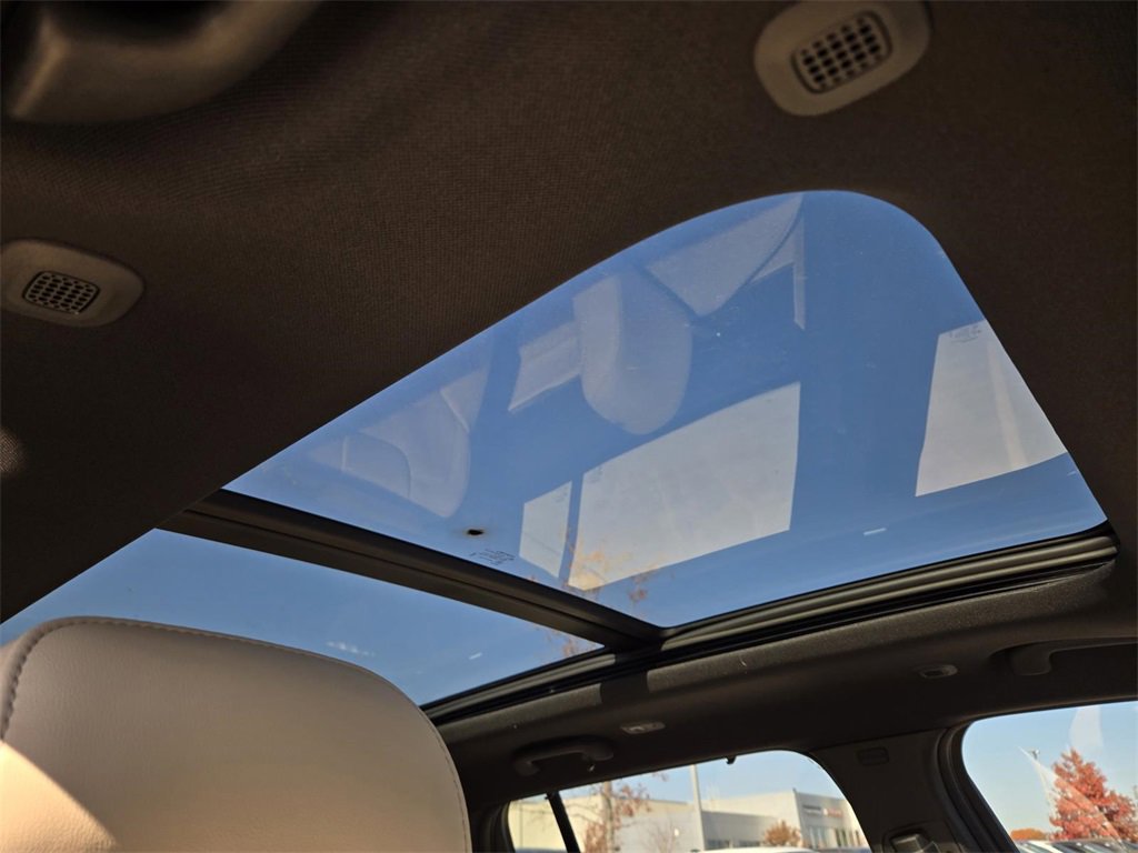 New 2025 Jeep Grand Cherokee Limited w/ Luxury Tech Group II image 9