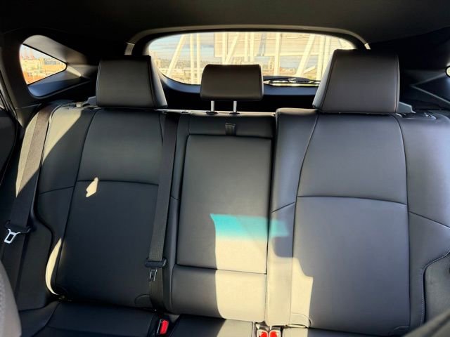 Used 2023 Toyota Venza XLE image 12