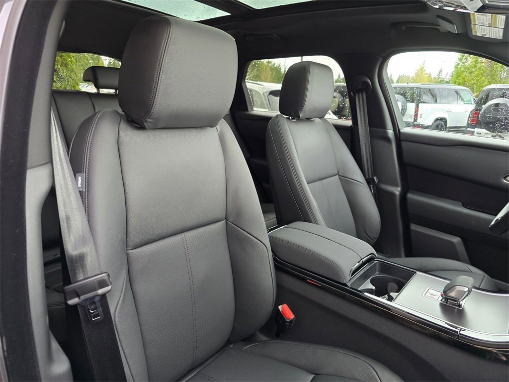 New 2026 Land Rover Range Rover Velar Dynamic SE image 32