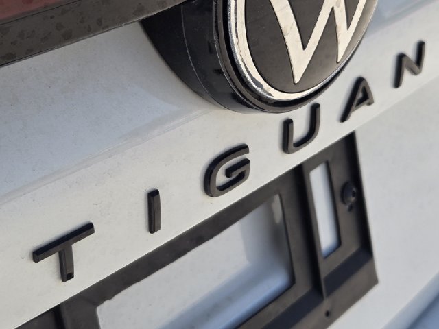 Used 2026 Volkswagen Tiguan SE R-Line FWD image 12
