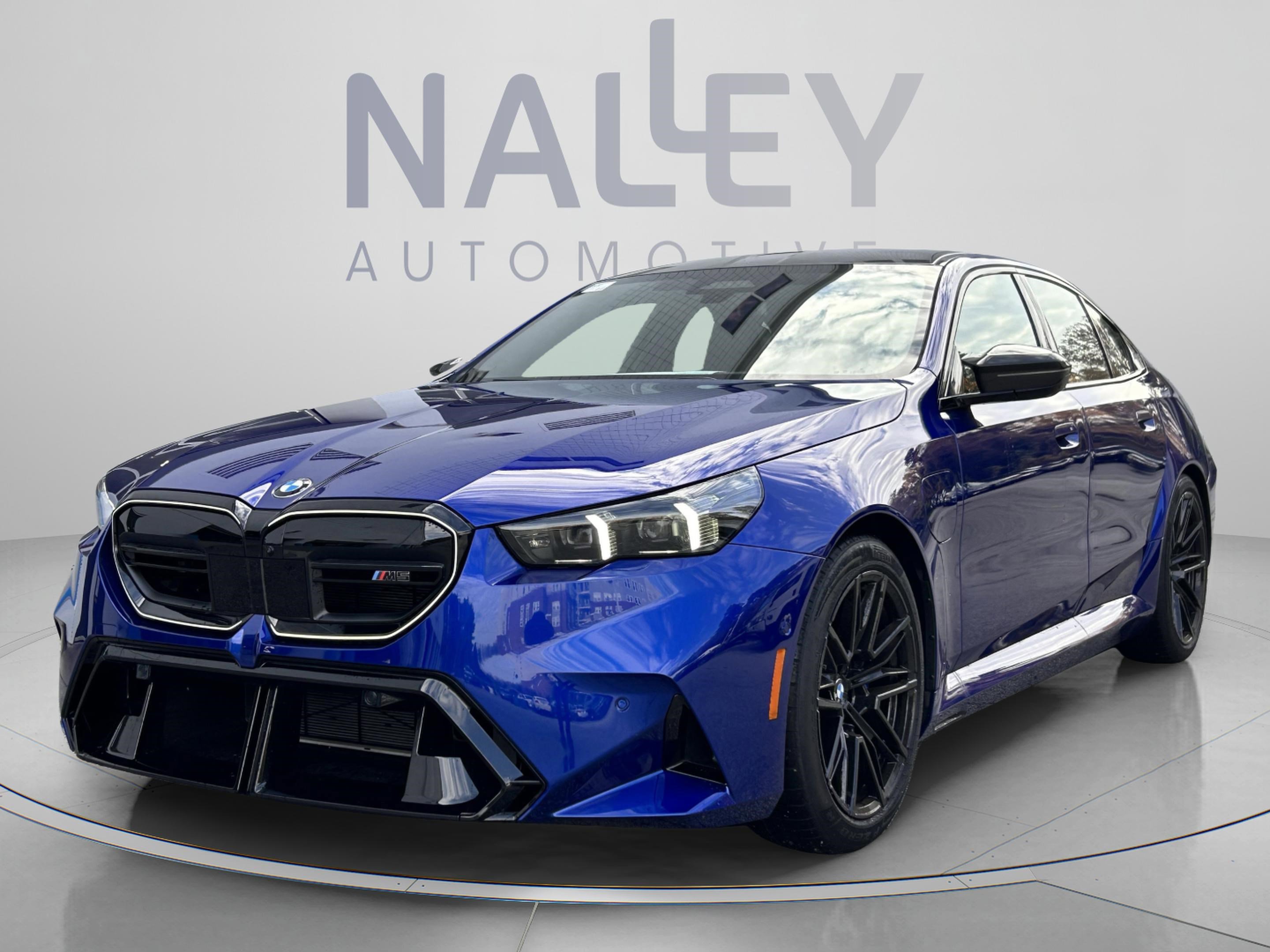 Used 2025 BMW M5 w/ Carbon Package AWD/4WD image 1