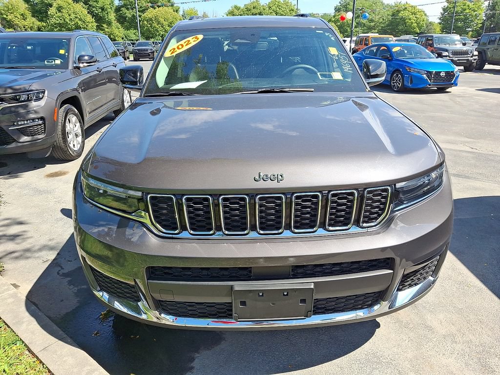 Used 2023 Jeep Grand Cherokee L Limited AWD/4WD image 2
