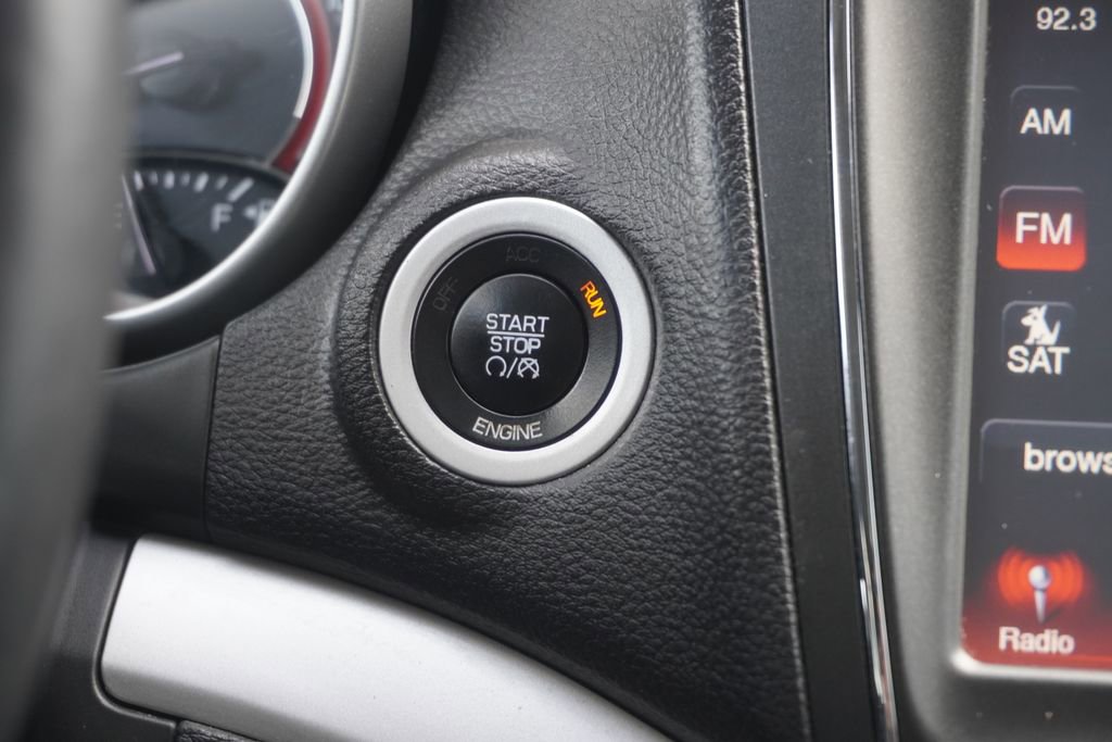 Used 2015 Dodge Journey R/T w/ Flexible Seating Group image 24