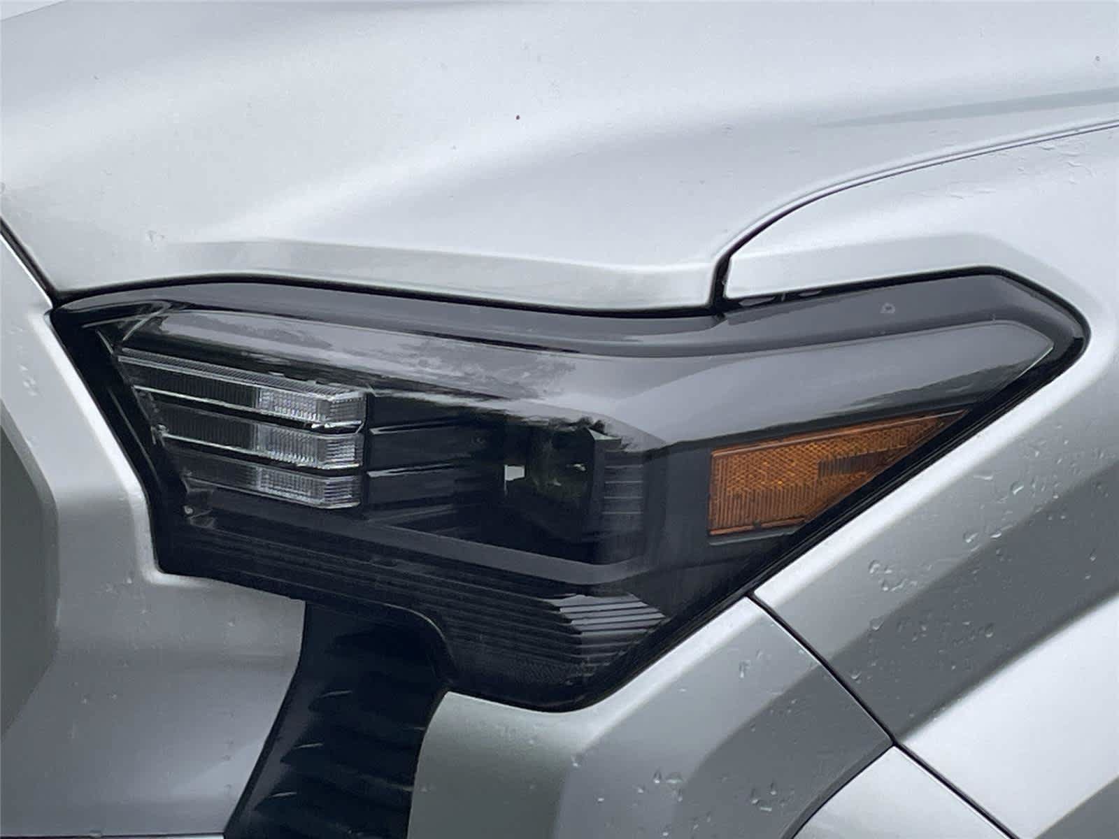 Used 2024 Toyota Tacoma SR5 AWD/4WD image 9