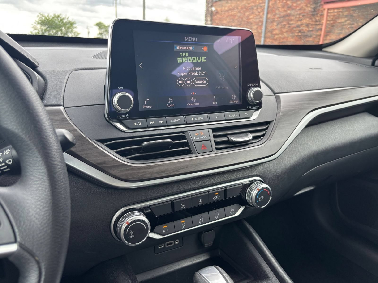 Used 2025 Nissan Altima 2.5 SV FWD image 14