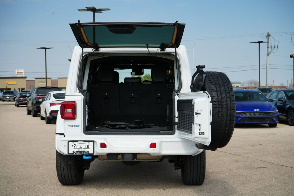 Used 2023 Jeep Wrangler Unlimited Sahara image 11