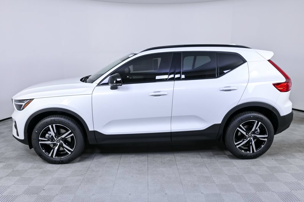 New 2026 Volvo XC40 B5 Core AWD/4WD image 2